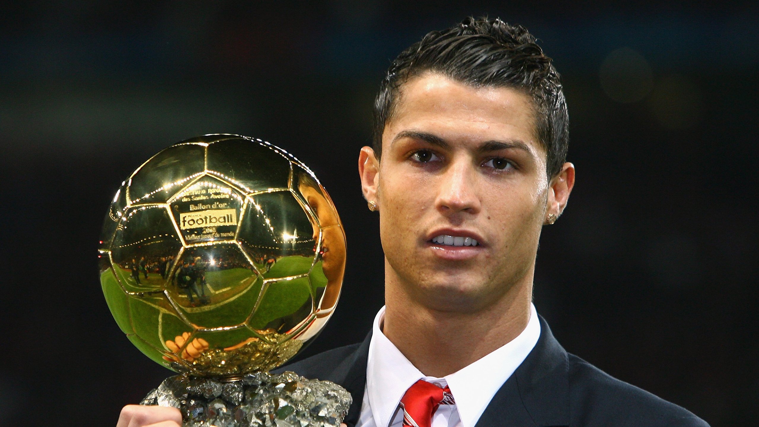 爱游戏 电竞-【马克·塞尔比】防守策略专家，赛场上的铁壁屏障，马克·塞尔比妻子