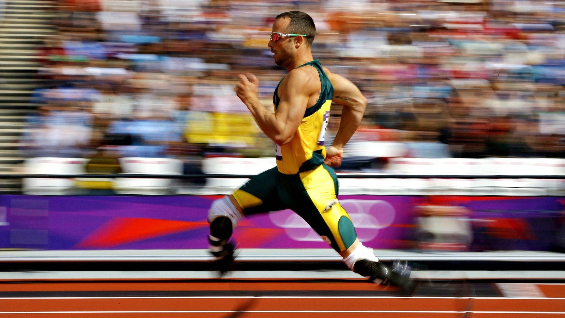 赛场默契：车手与队友完美配合的瞬间